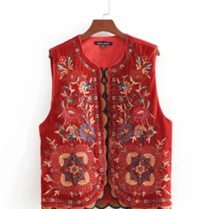 Aksamitna kamizelka damska z haftem i cekinami w stylu boho Czerwony