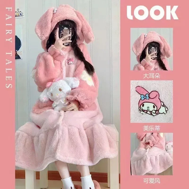Aksamitna koszula nocna Hello Kitty ze szlafrokiem H