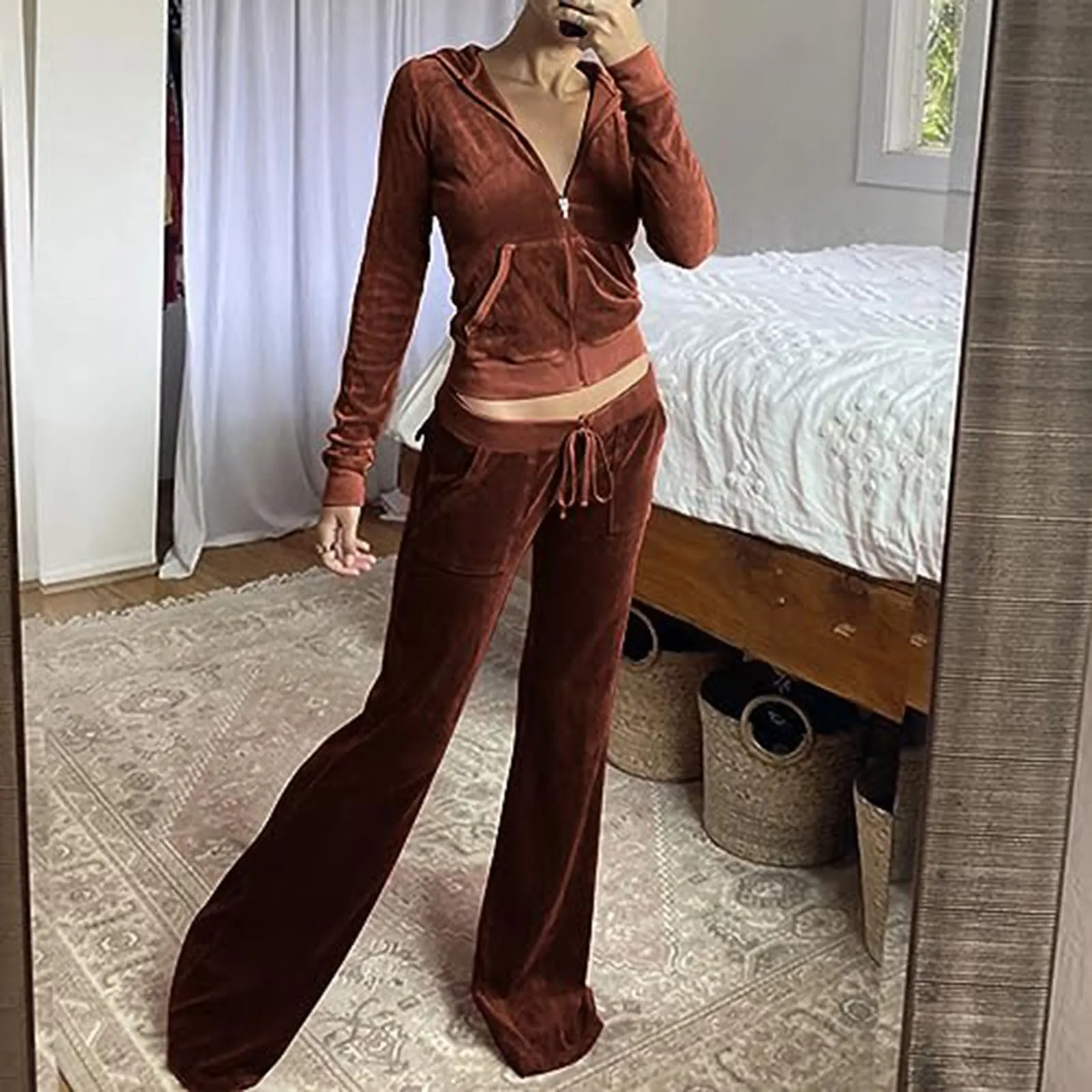 Aksamitny welurowy dres damski z kapturem — bluza i szerokie spodnie Kawa