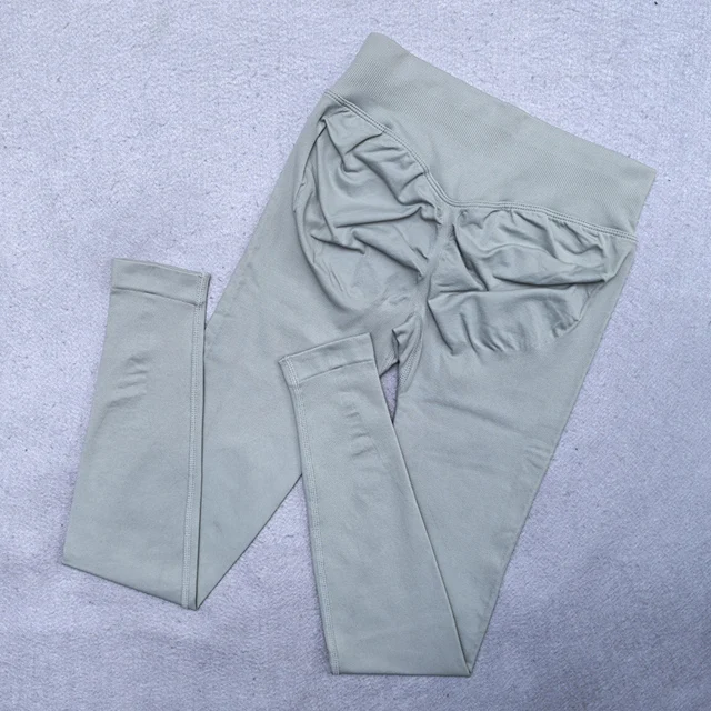 Bezszwowe legginsy do jogi z modelowaniem pośladków Brzoskwiniowy rumieniec