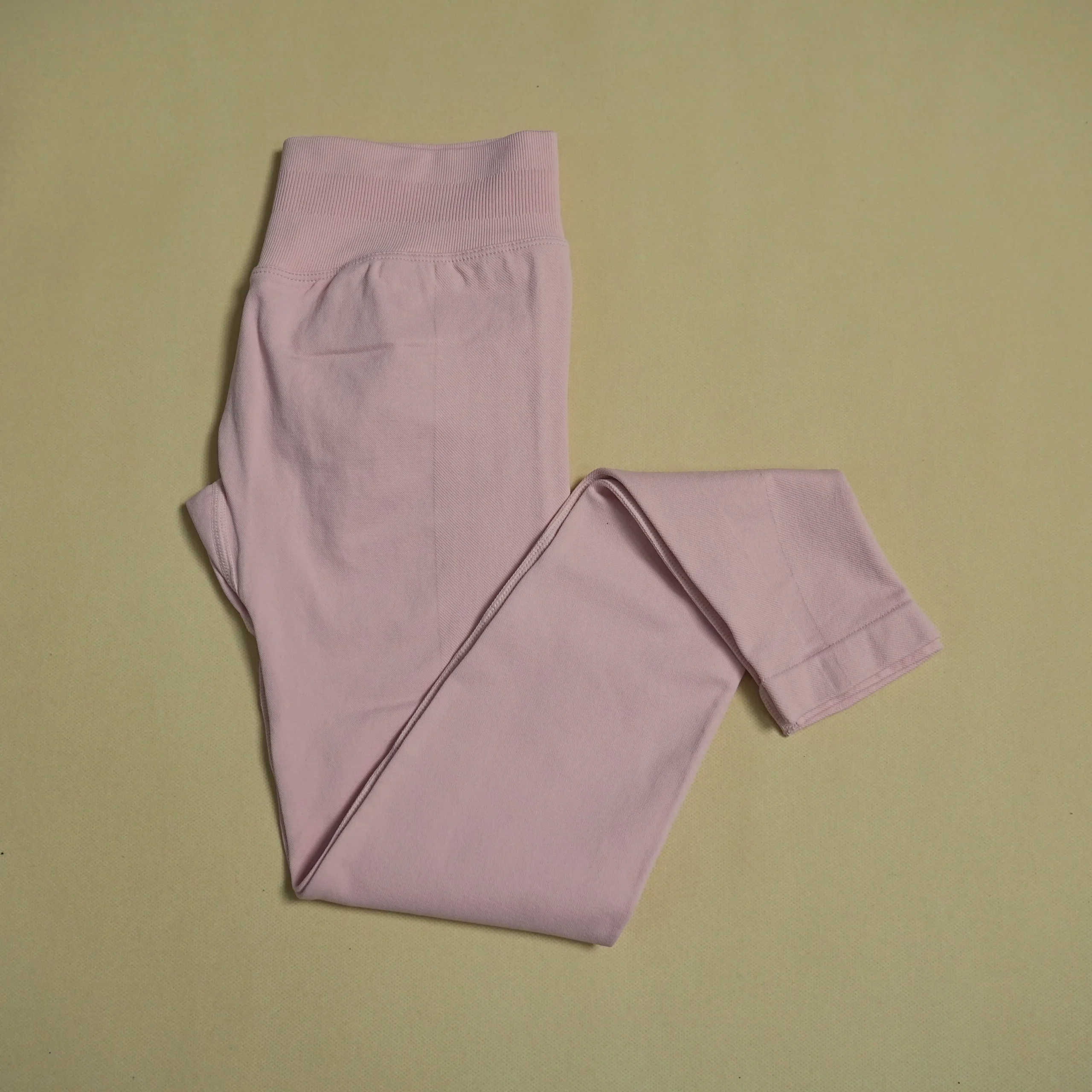 Bezszwowe legginsy do jogi modelujące pośladki Czarny