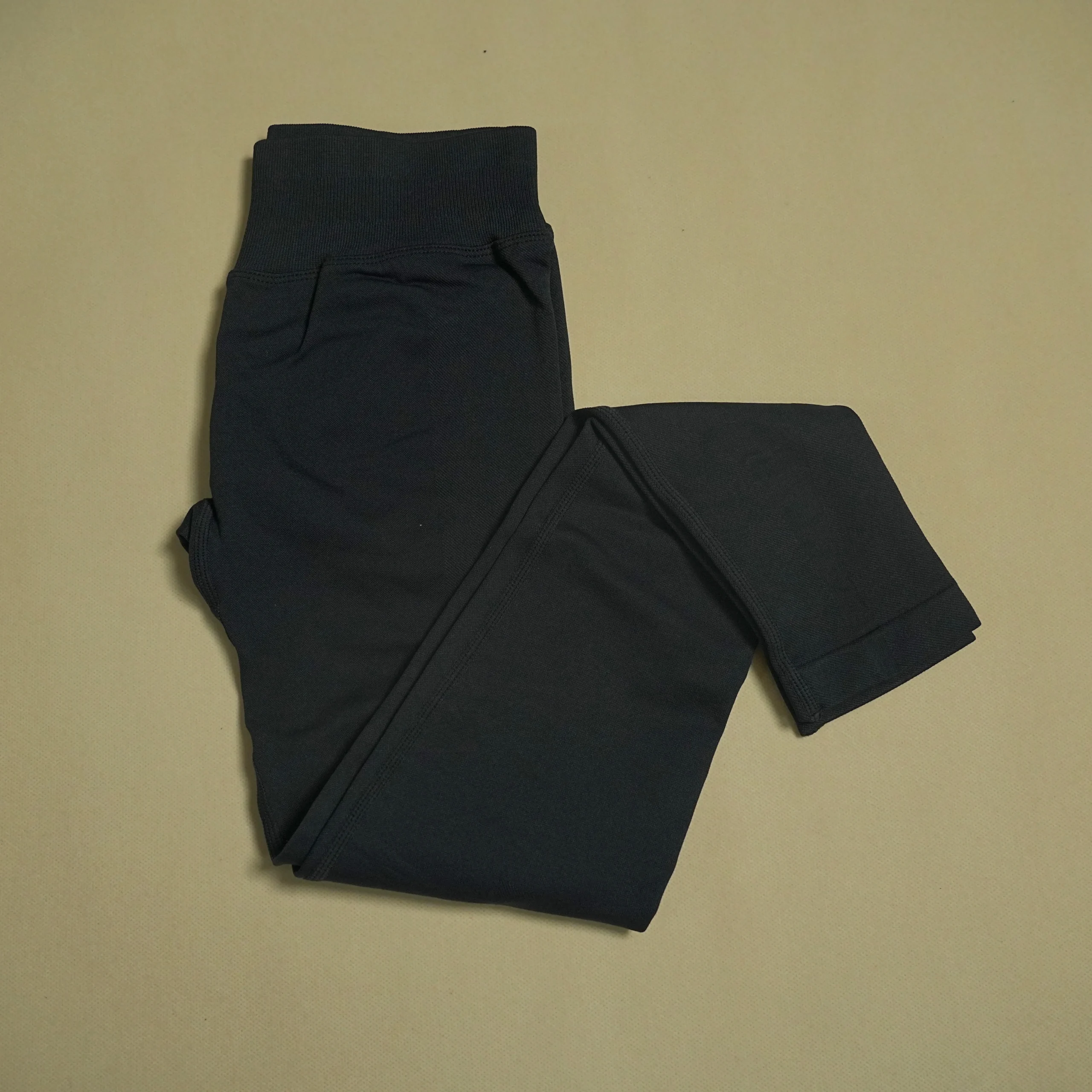 Bezszwowe legginsy do jogi modelujące pośladki Złoto