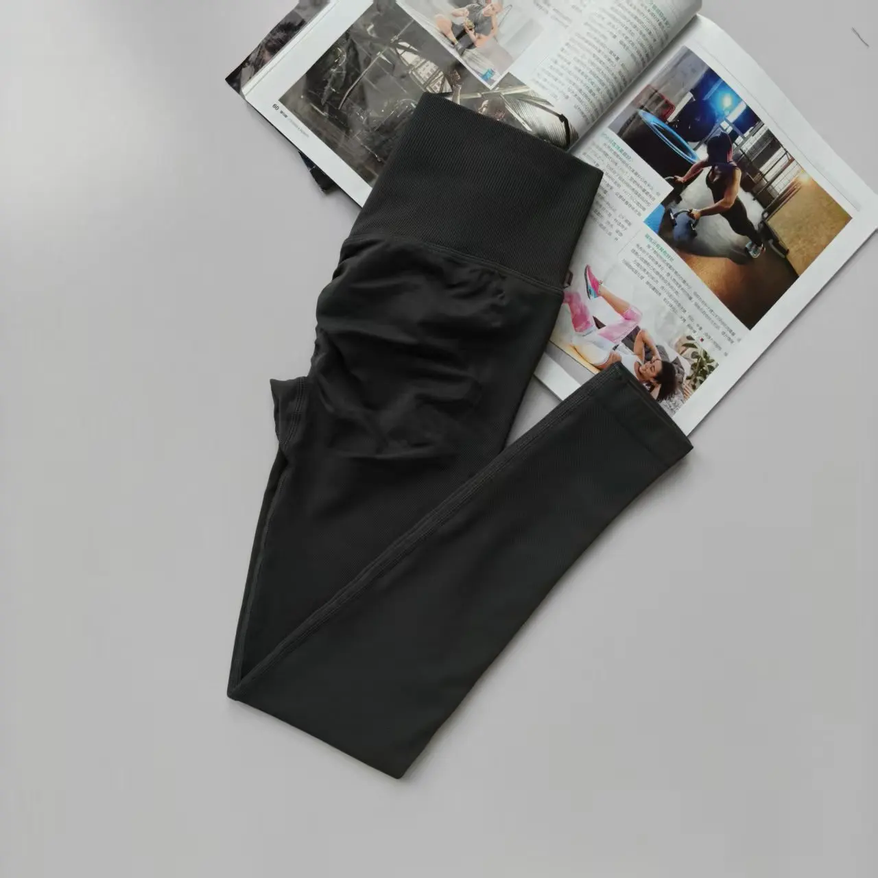 Bezszwowe legginsy sportowe z wysokim stanem modelujące sylwetkę Lawenda