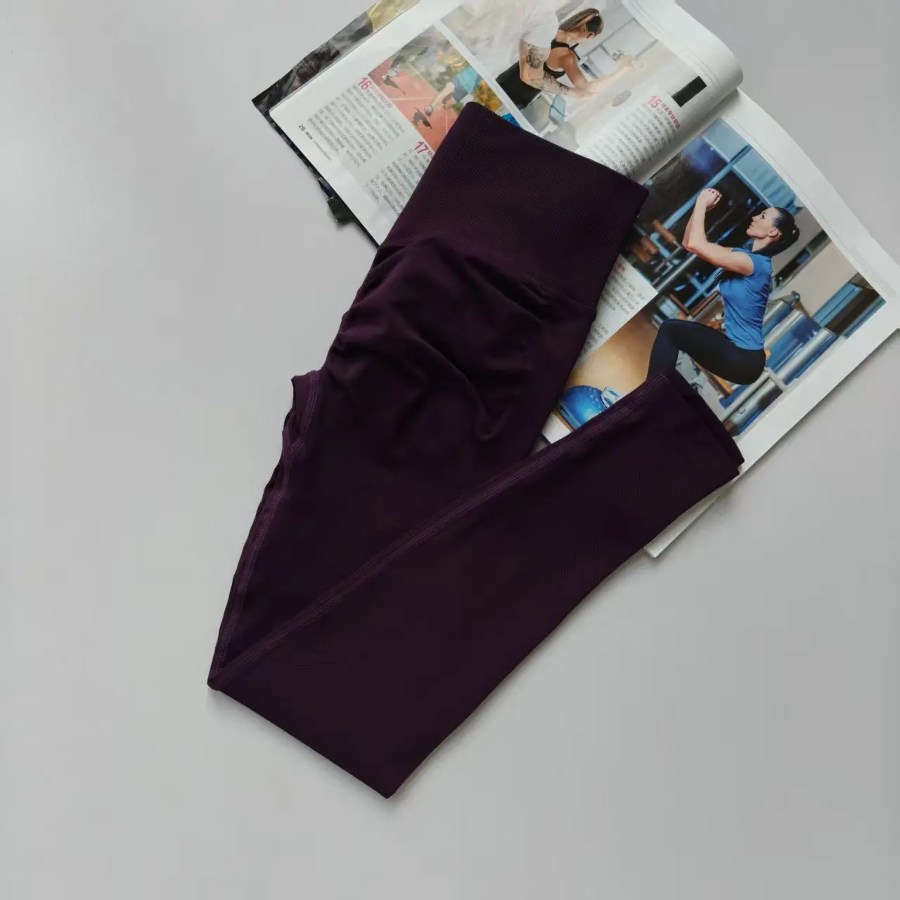 Bezszwowe legginsy sportowe z wysokim stanem modelujące sylwetkę Piaskowiec