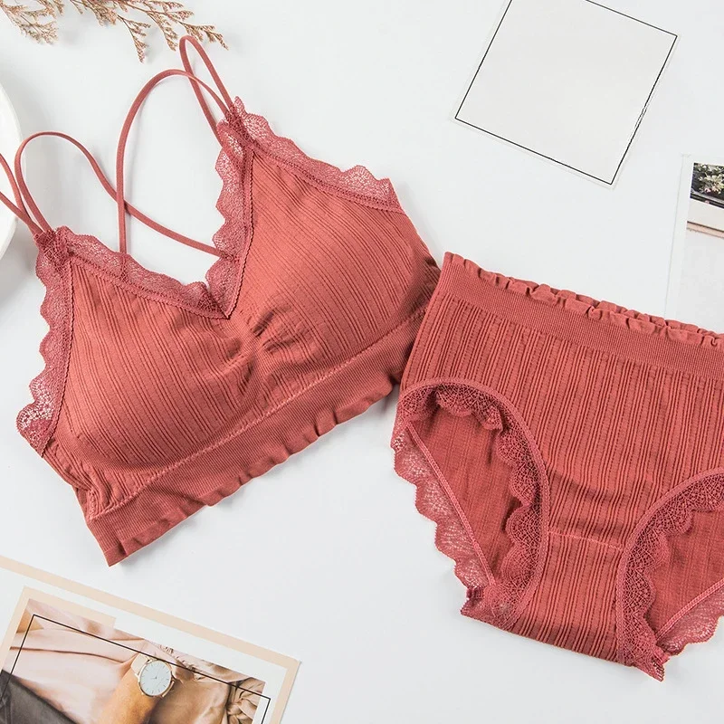 Bezszwowy komplet bielizny — bralette i majtki wysokiego stanu Khaki