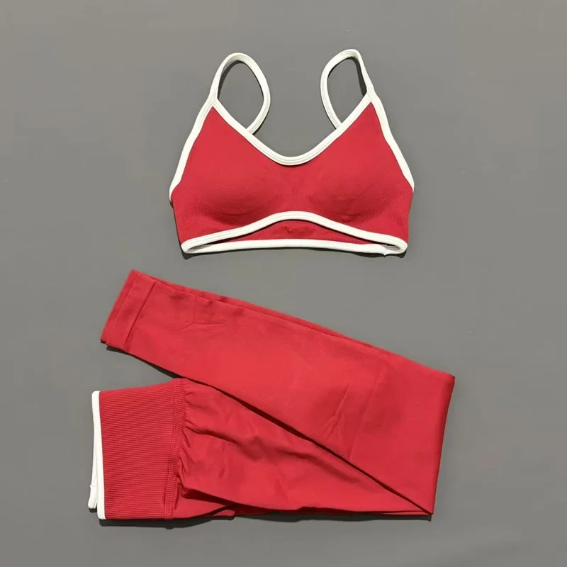 Bezszwowy komplet do jogi: legginsy scrunch i top halter Biały