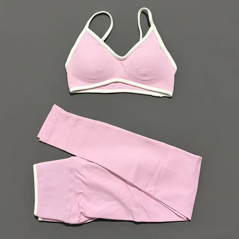 Bezszwowy komplet do jogi: legginsy scrunch i top halter Czerwony