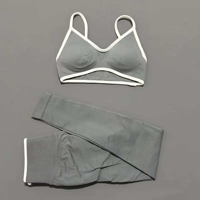 Bezszwowy komplet do jogi: legginsy scrunch i top halter Fioletowy