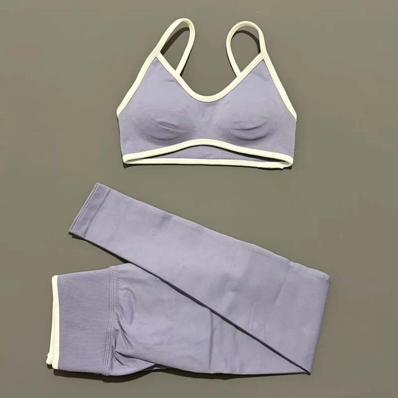 Bezszwowy komplet do jogi: legginsy scrunch i top halter Szary