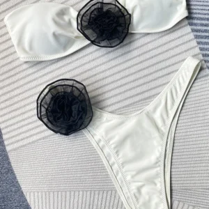 Bikini bandeau bez ramiączek z kwiatami 3D Biały