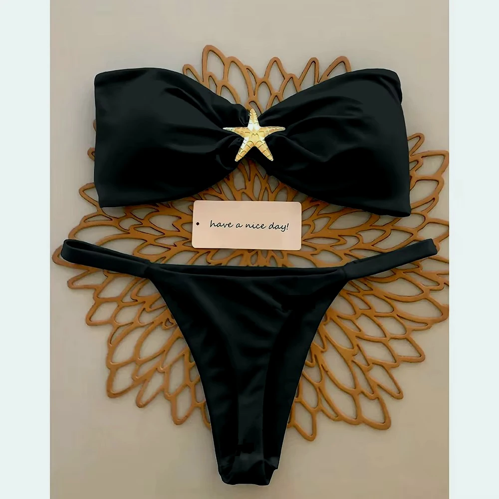 Bikini bandeau z ozdobą rozgwiazdy i stringami push-up Czarny
