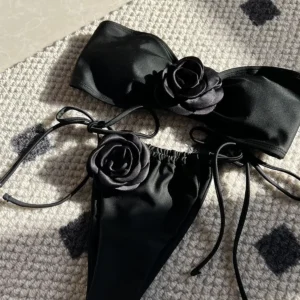 Bikini bandeau z wysokim stanem i kwiatami 3D Czarny