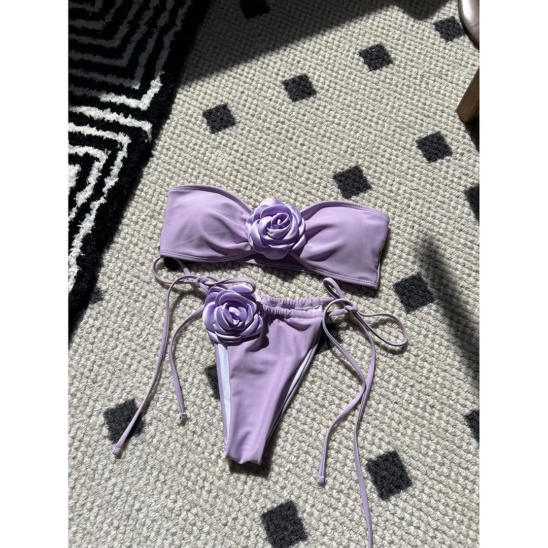 Bikini bandeau z wysokim stanem i kwiatami 3D Jasny fiolet