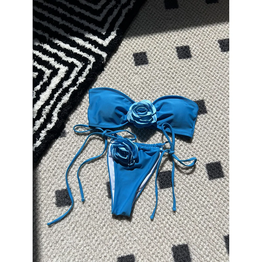 Bikini bandeau z wysokim stanem i kwiatami 3D Jezioro błękitne