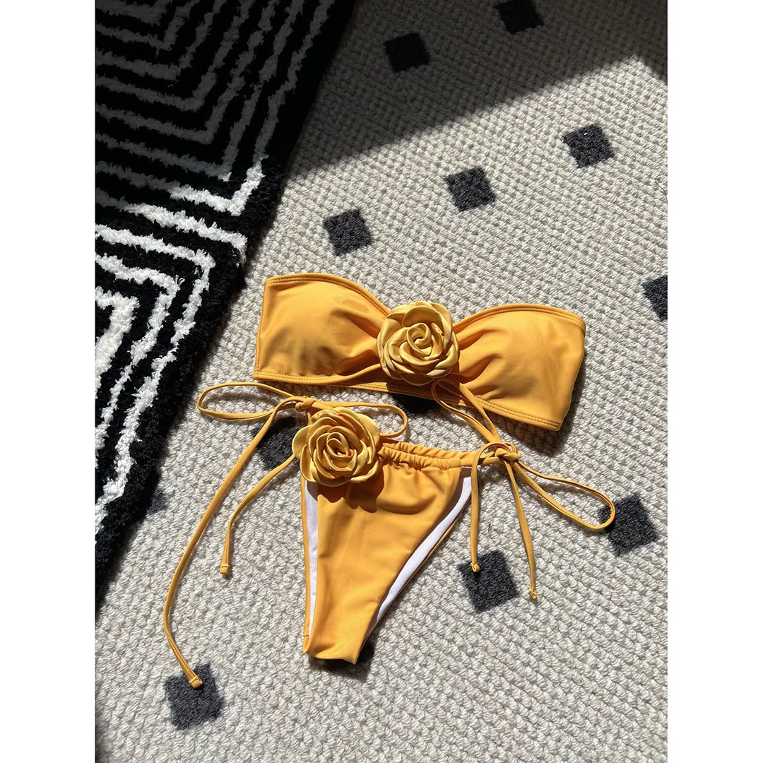 Bikini bandeau z wysokim stanem i kwiatami 3D żółty