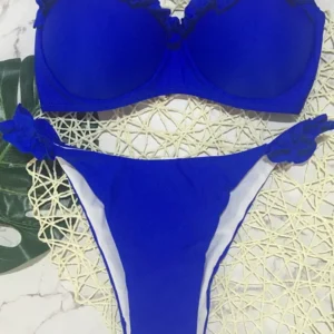 Bikini bandeau z falbanką i efektem push-up Niebieski