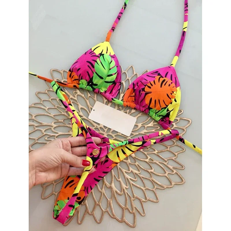Bikini w cętki i paski — seksowny dwuczęściowy strój kąpielowy Wielo