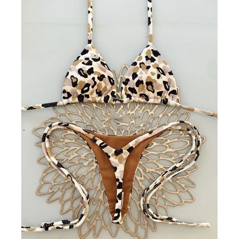 Bikini w cętki i paski — seksowny dwuczęściowy strój kąpielowy Złoto