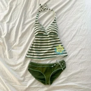Dwuczęściowe bikini z kwiatowym nadrukiem i wiązaniem na szyi Zielony