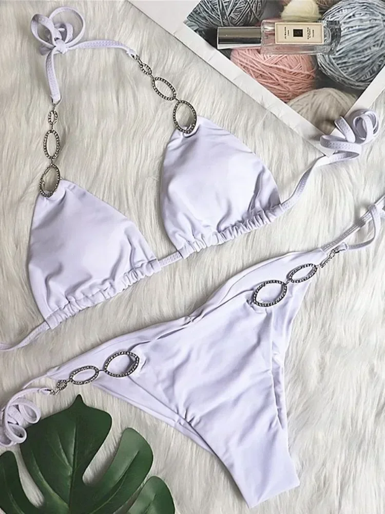 Bikini z ozdobnymi łańcuszkami i dżetami diamentowe Biały