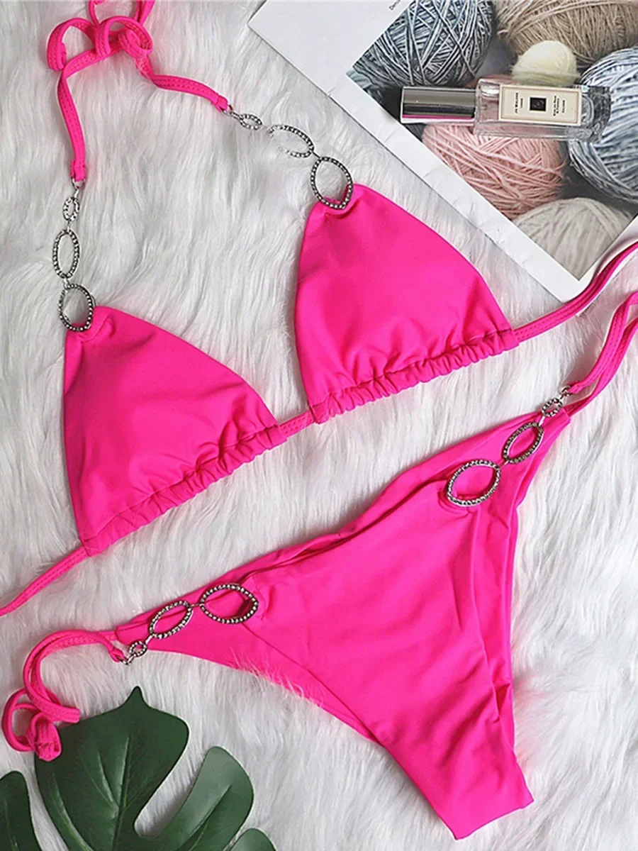 Bikini z ozdobnymi łańcuszkami i dżetami diamentowe Czerwony