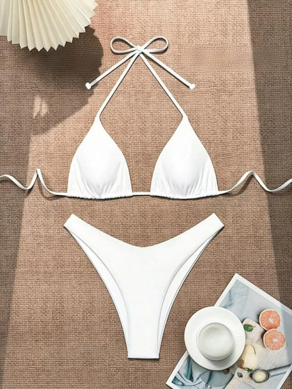 Bikini na szyję ze sznurowaniem i niskim stanem stringi Czarny
