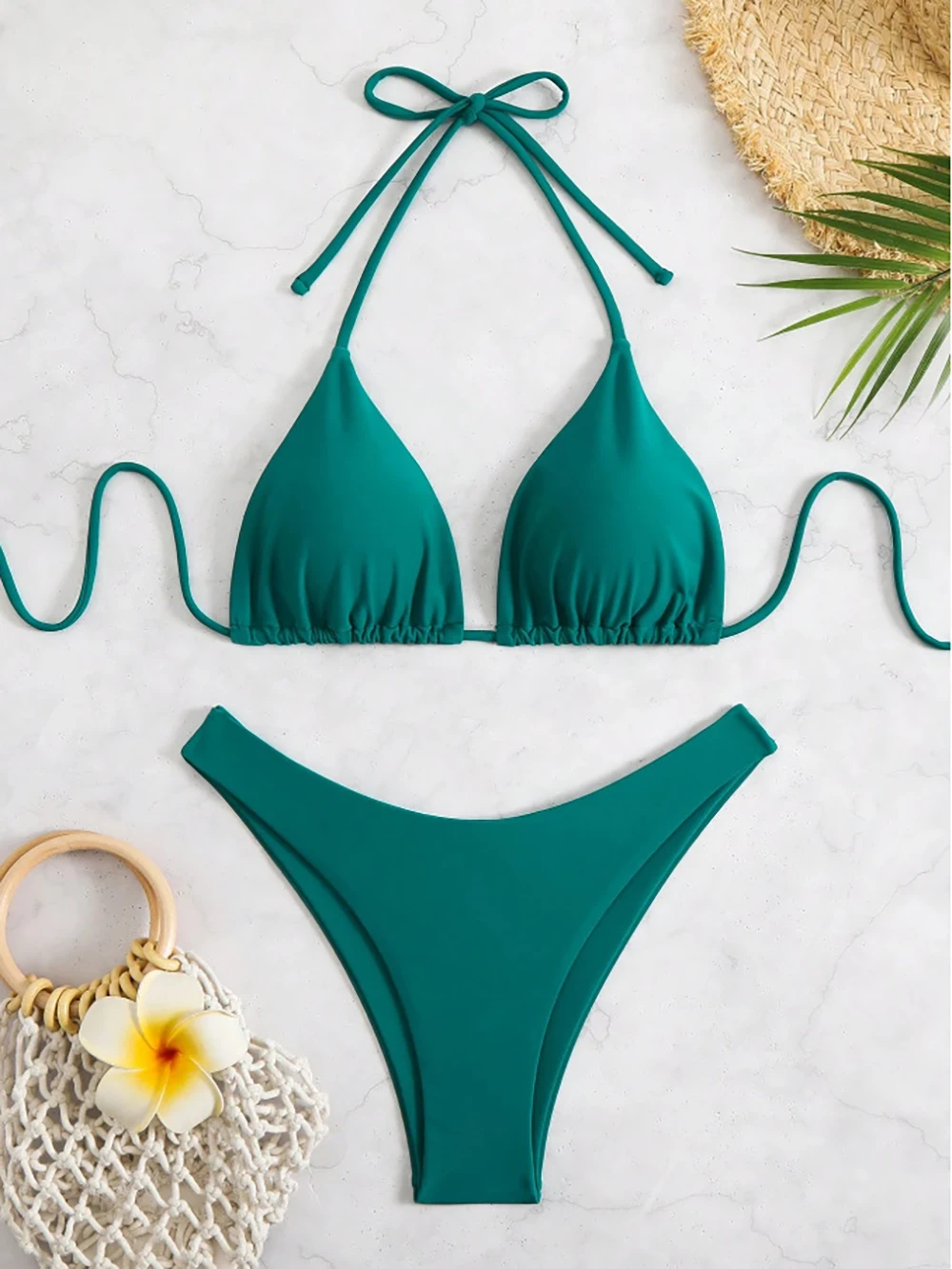Bikini na szyję ze sznurowaniem i niskim stanem stringi Złoto