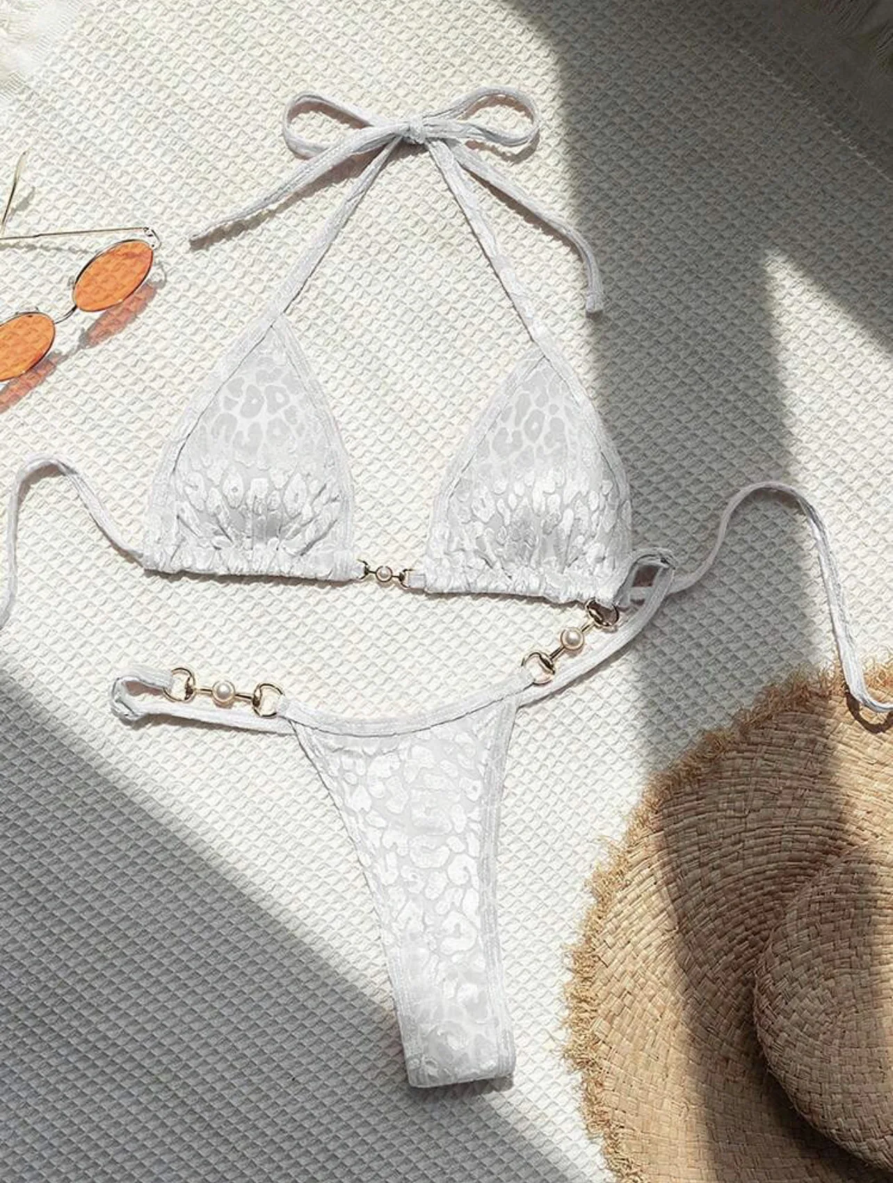 Bikini w panterkę ze sznurowaniem i stringami Beżowy