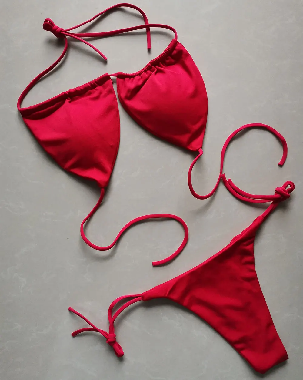 Bikini push-up z usztywnianym biustonoszem i stringami Czerwony
