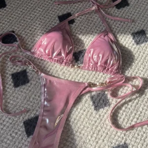 Bikini stringi ze sztucznej skóry, halter Różowy