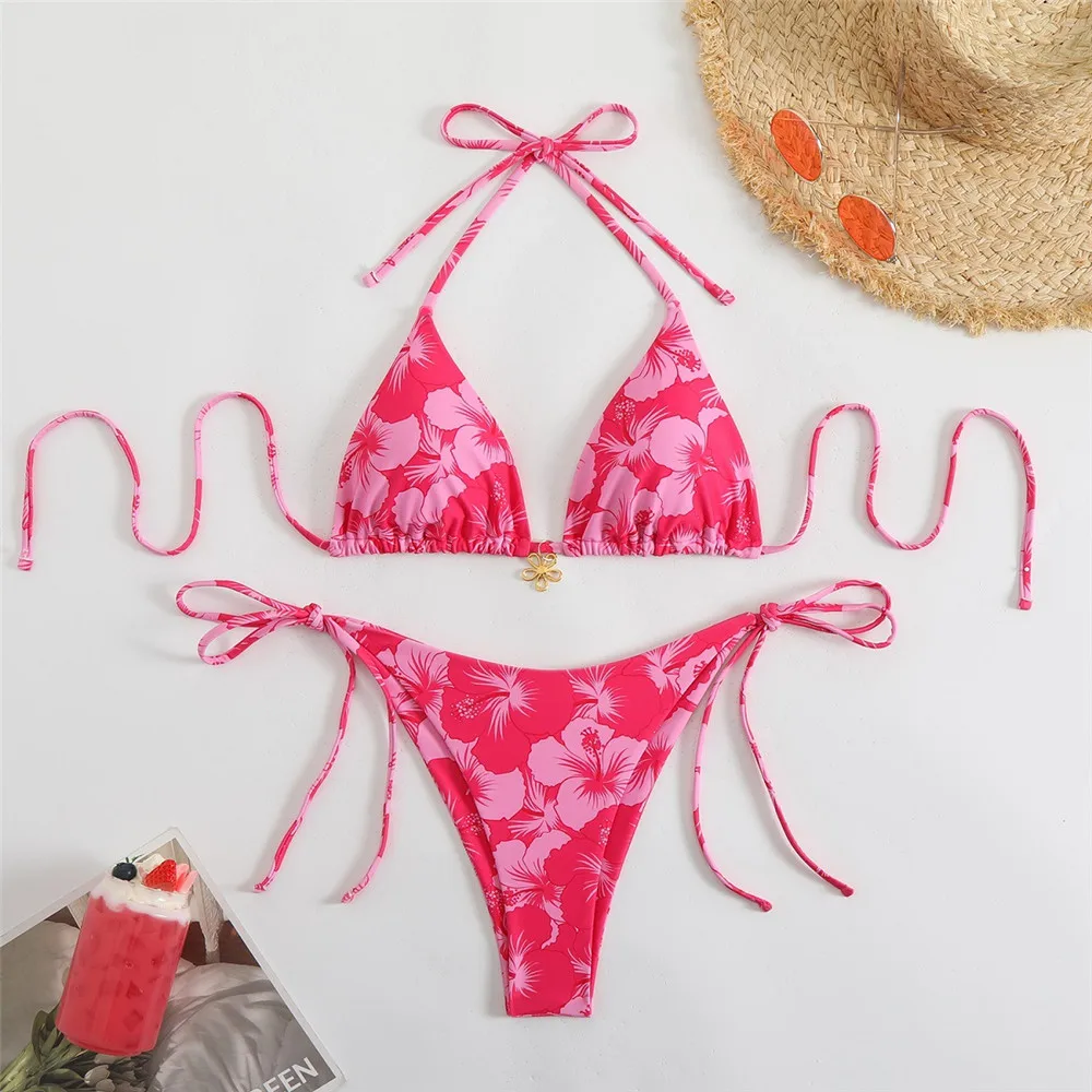 Bikini w kwiaty wiązane na szyję z dołem typu stringi Róża czerwona