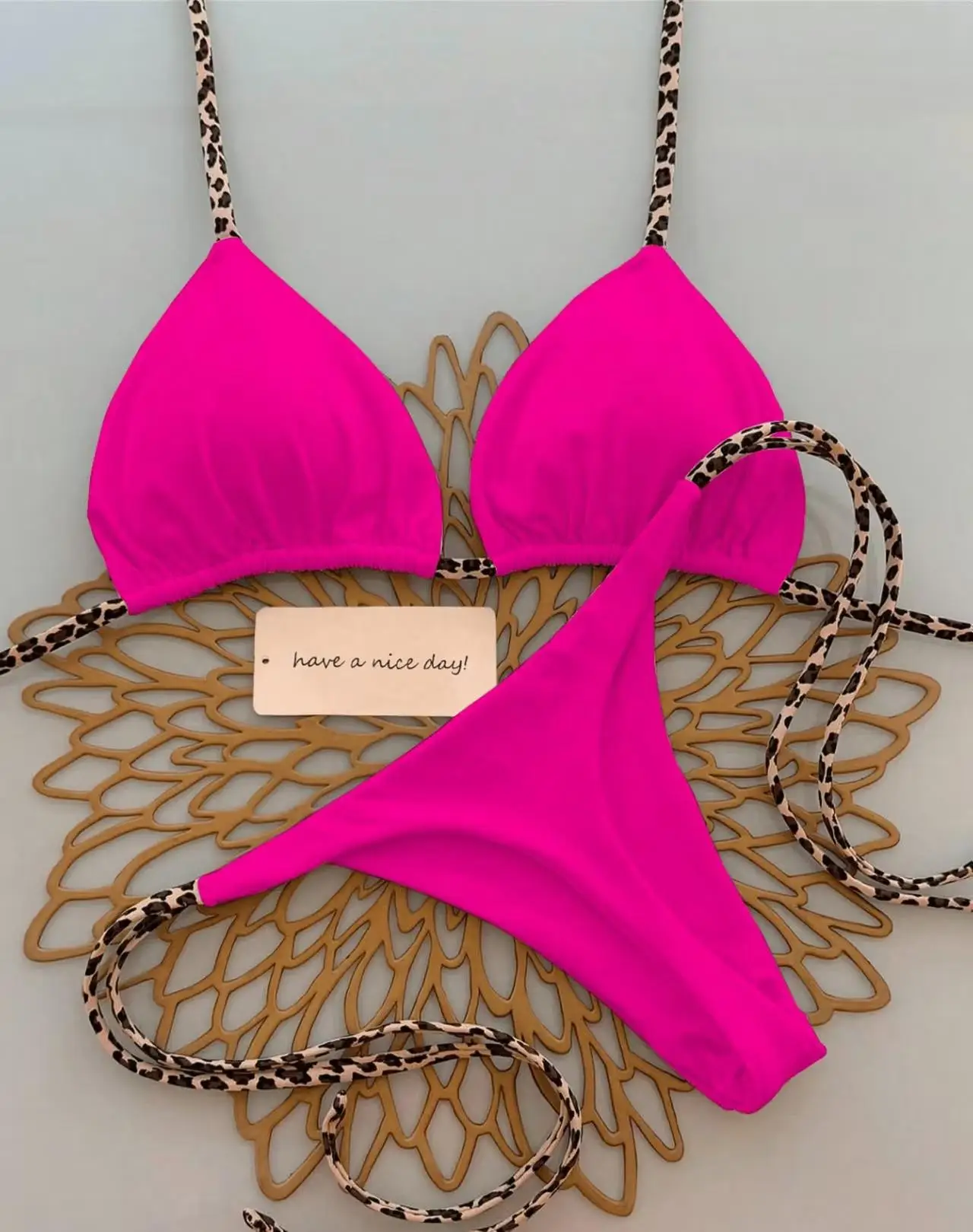 Bikini w panterkę z wysokim stanem i stringami Złoto