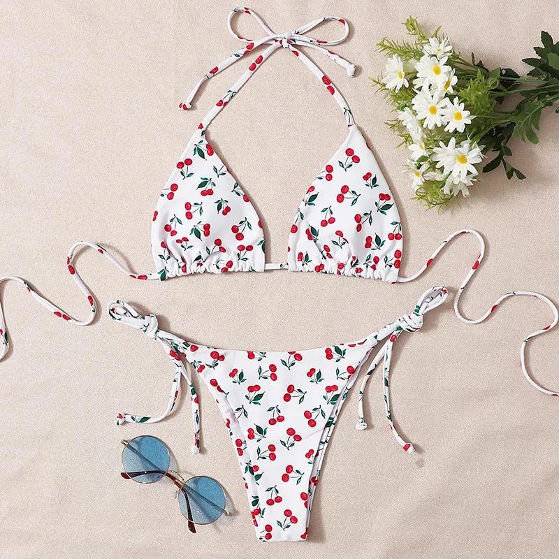 Bikini z nadrukiem wiśni trzyczęściowe ze spódniczką siatkową Kolba