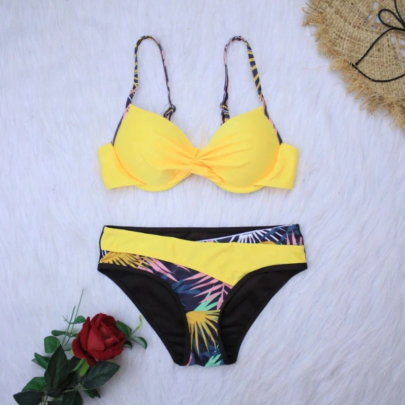 Bikini z wzorem liści patchwork push-up żółty