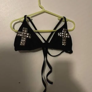 Bikini Y2K gotyckie punkowe retro lata 2000 z nadrukiem cegły Czarny