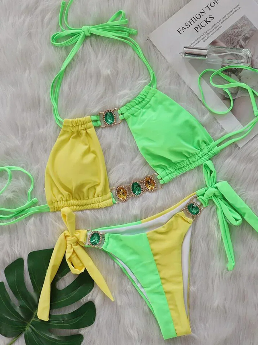 Bikini z cyrkoniami wycinane dwuczęściowe Zielony fluorescencyjny