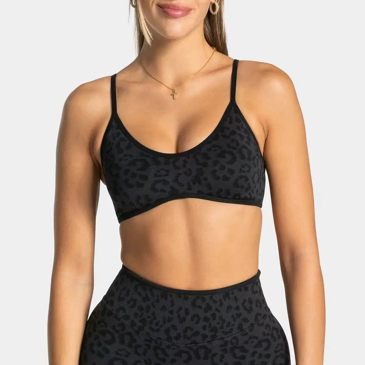 Sportowy biustonosz halter push-up do jogi z wkładkami Czarny
