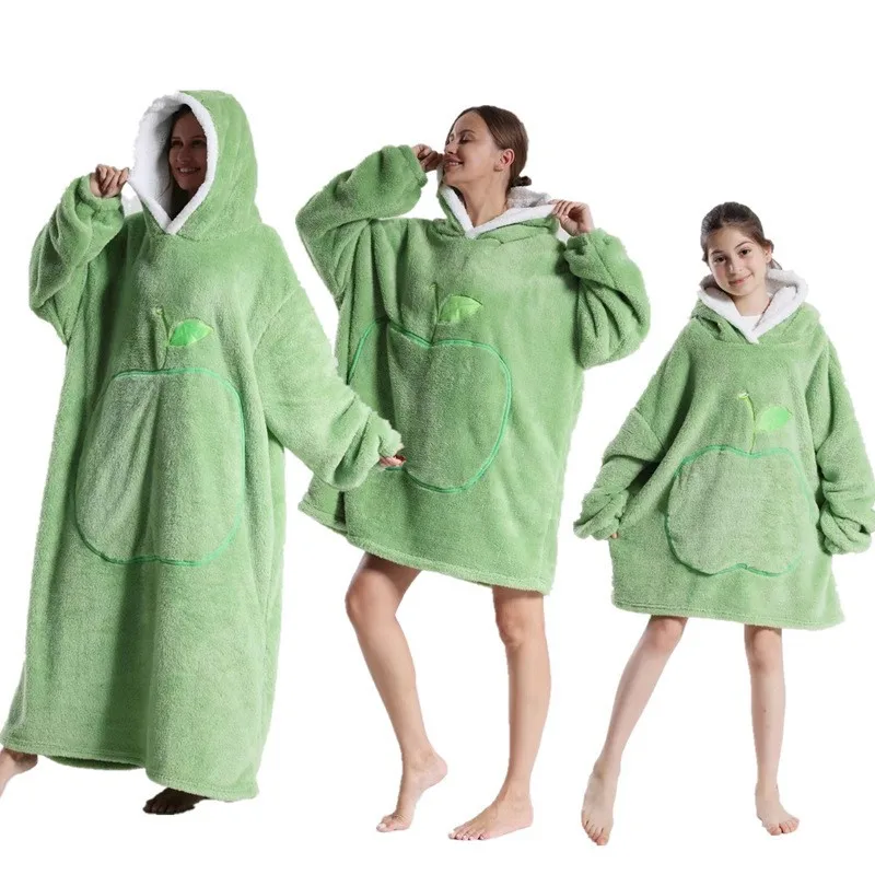 Bluza koc z kapturem oversize – ciepła, z rękawami Czarny