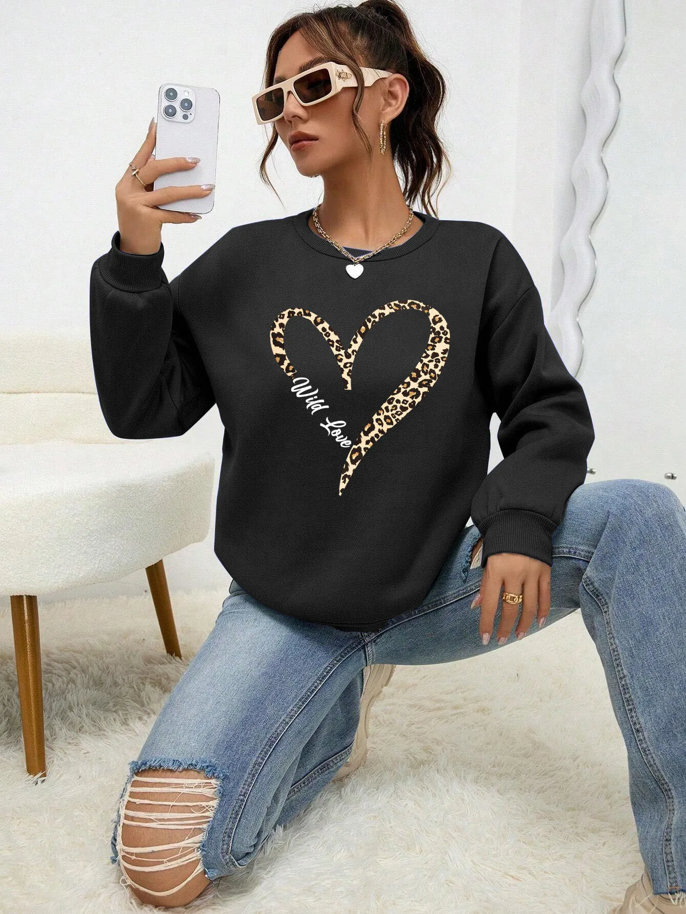 Bluza plus size w panterkę z okrągłym dekoltem Szary