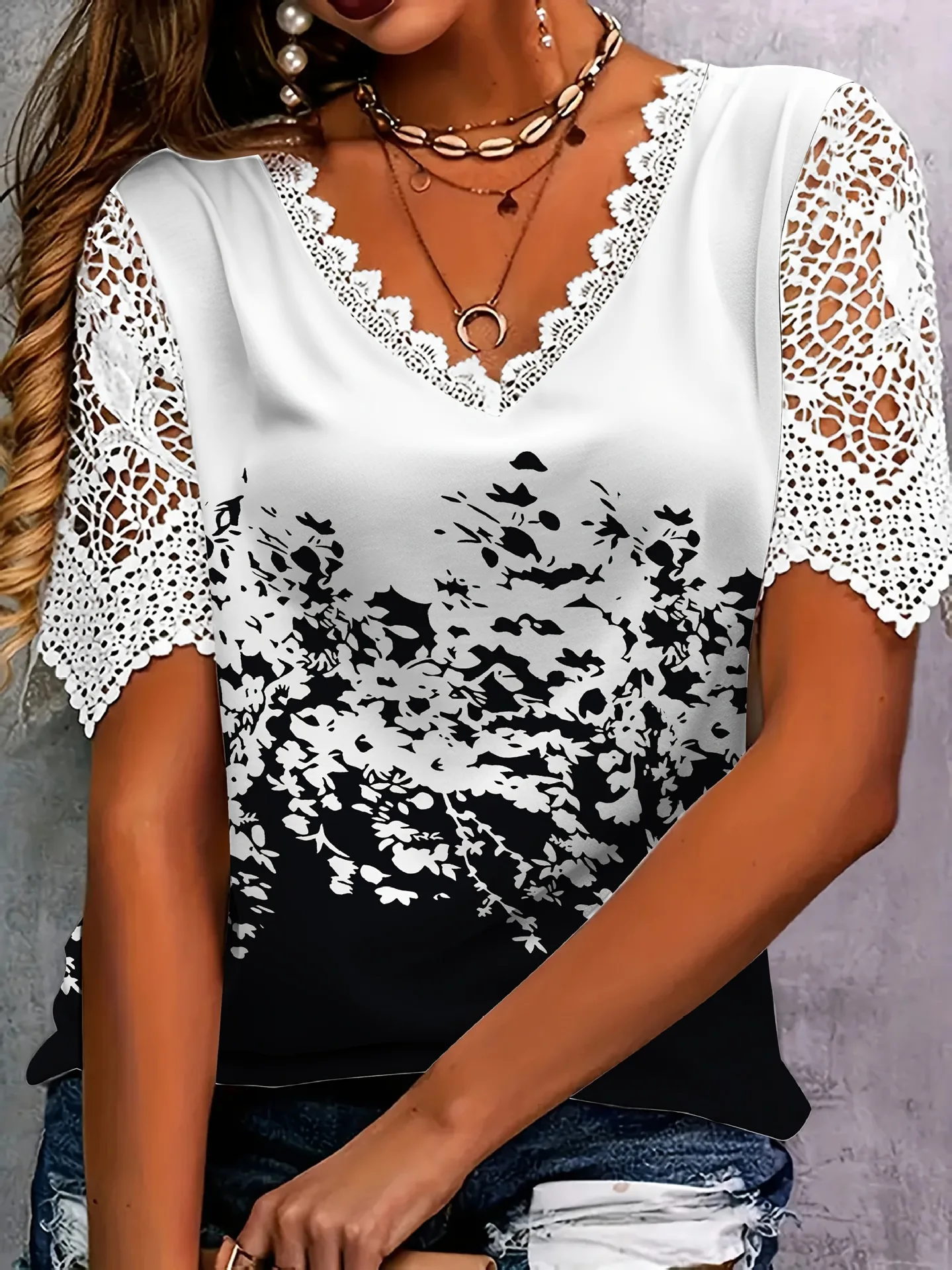 Bluzka boho w kwiaty z dekoltem V i koronką Style4