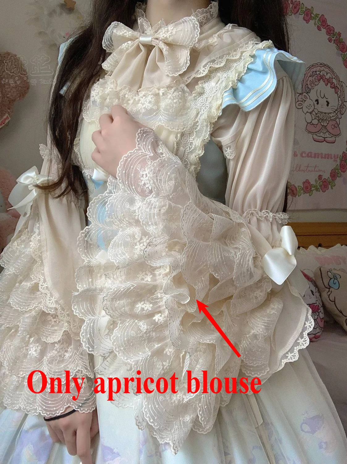 Bluzka Lolita z kokardą i koronkowymi wstawkami Morelowy