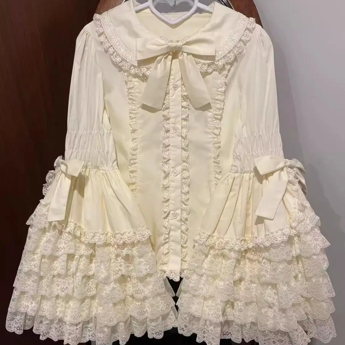 Bluzka lolita z kołnierzykiem Peter Pan i koronkowymi kokardkami Morelowy