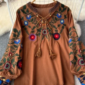 Bluzka retro z haftem i frędzlami w stylu etno Niebieski
