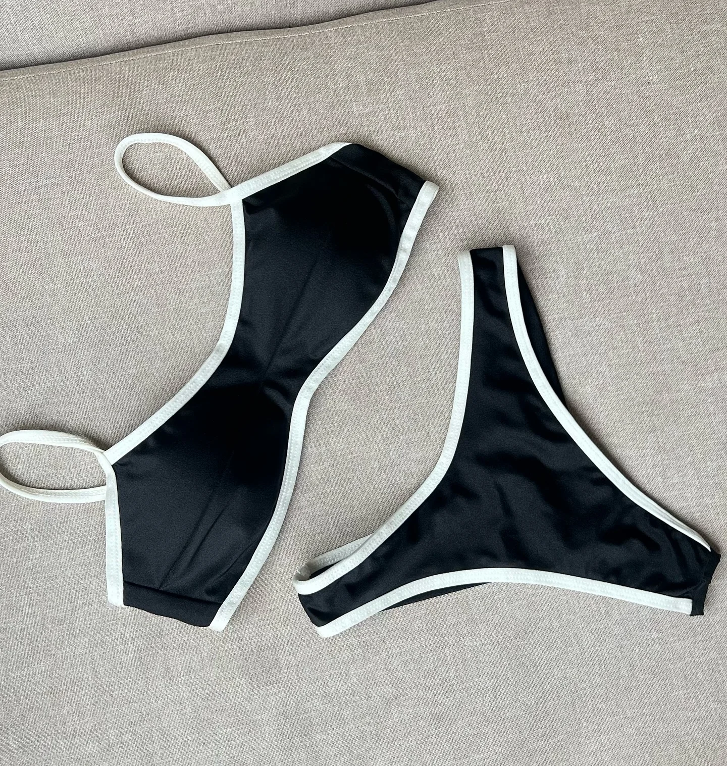 Błyszczące bikini bandeau z wiązaniem na szyi Niebieski