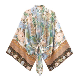 Boho kimono plażowe z kwiatowym nadrukiem — zwiewna osłona na strój kąpielowy Kahaki