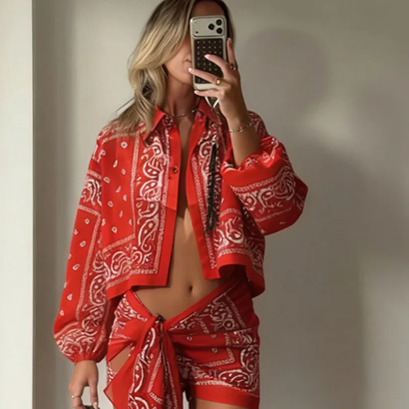 Boho komplet damski – koszula z nadrukiem bandany i szerokie spodnie Beżowy