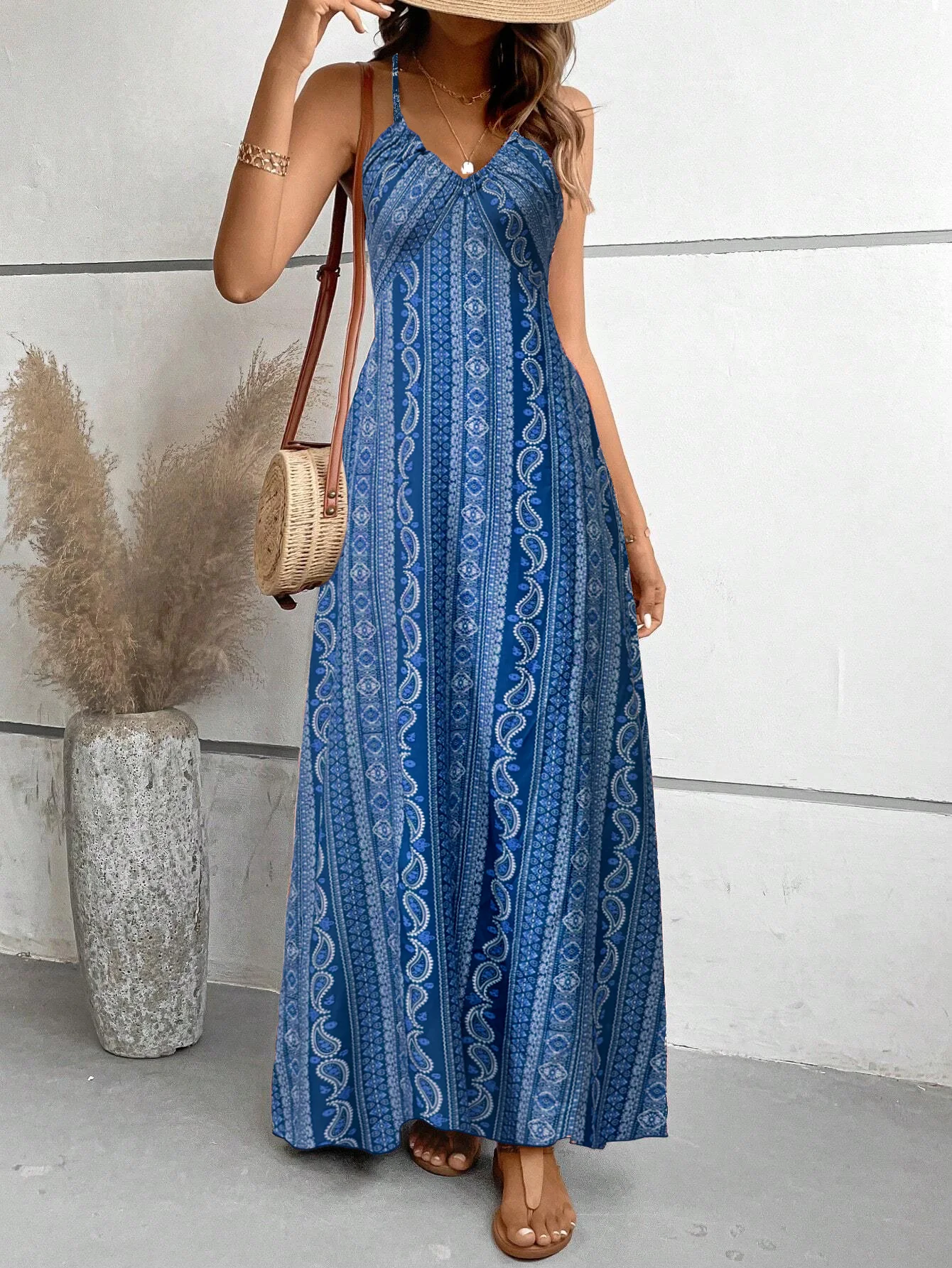 Boho sukienka maxi z odkrytymi plecami i etnicznymi wzorami Niebieski