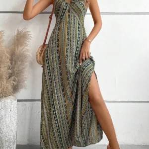 Boho sukienka maxi z odkrytymi plecami i etnicznymi wzorami Zielony