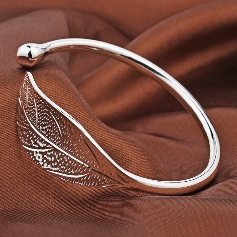 Bransoletka bangle ze srebra 925 pleciona Czerwony