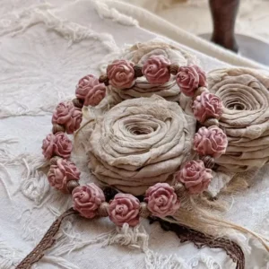 Bransoletka z drewna cyprysowego z kwiatami – biżuteria boho Ins Czarny